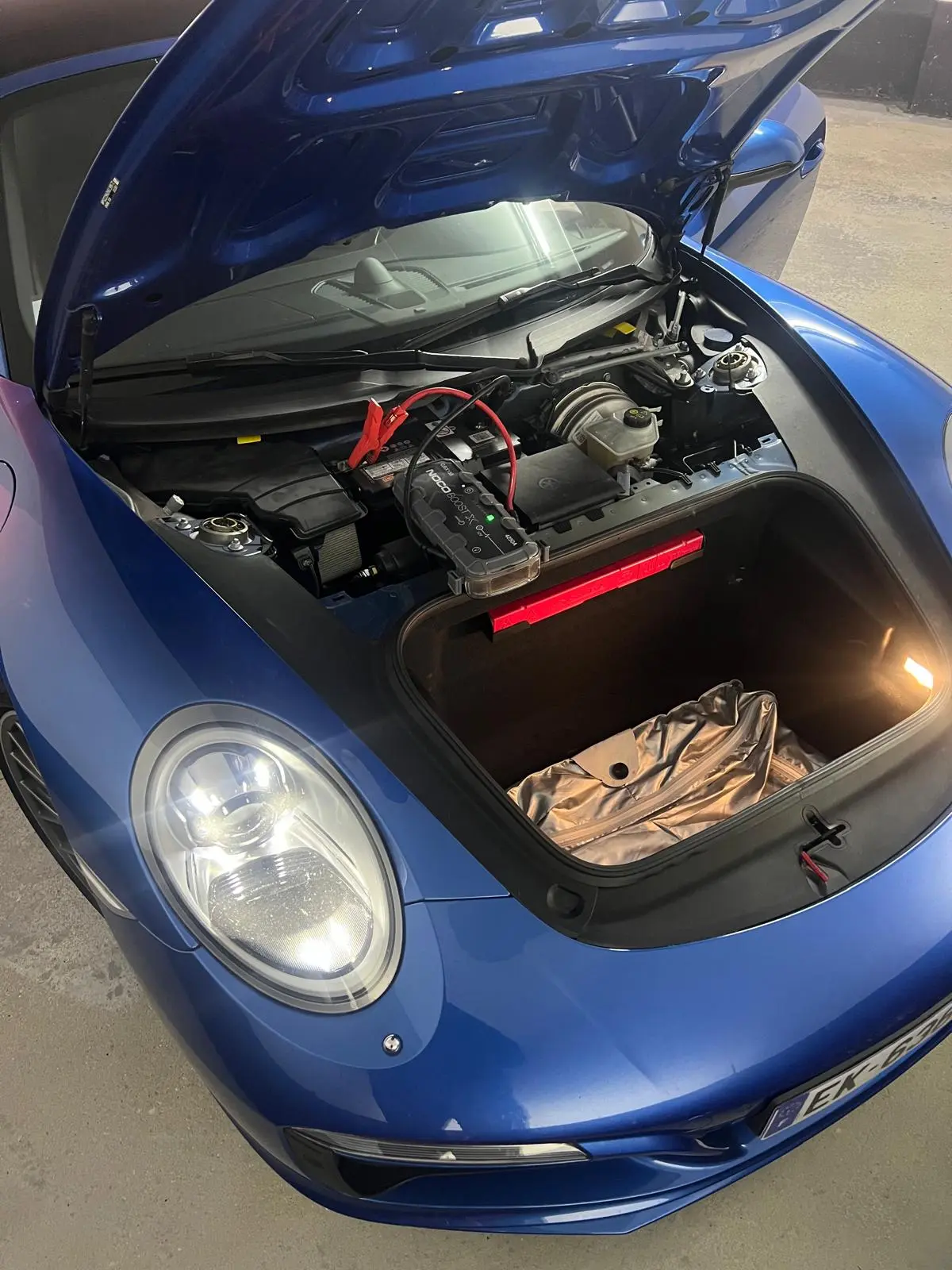 Redémarrage de batterie sur place avec booster professionnel